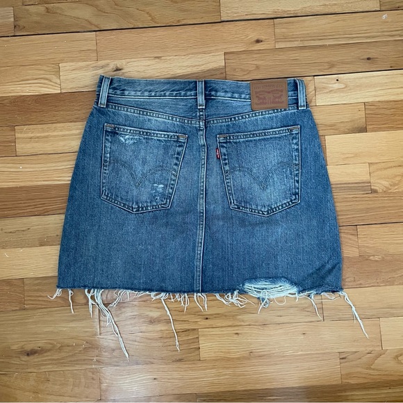 Levi’s mini skirt size 28 - Picture 2 of 2